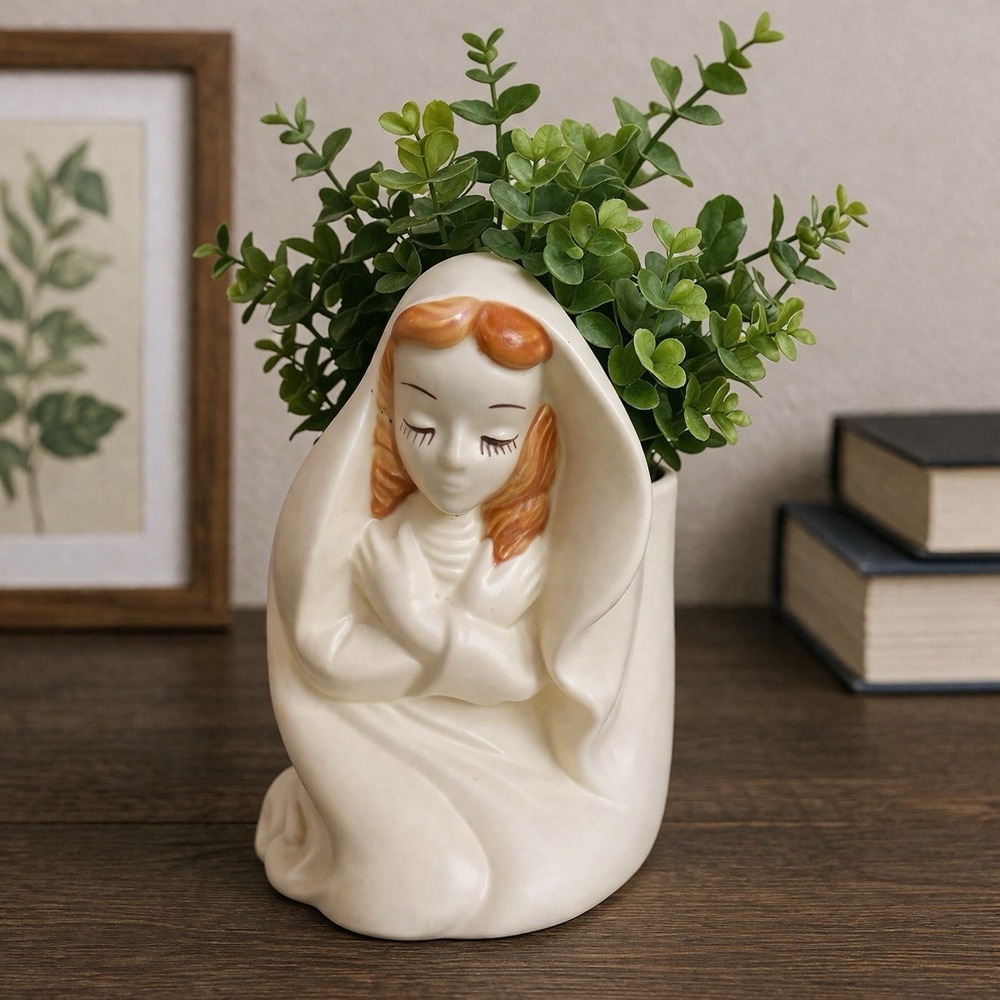 VTG Hull USA #25 Praying Virgin Mary Madonna Pottery Planter Figurine 7"